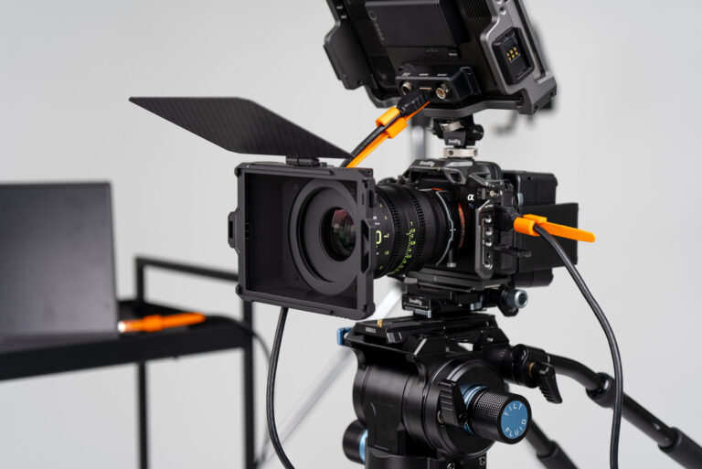 hdmi cable grip on camera